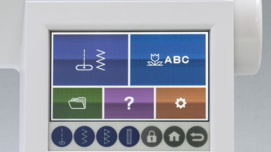 LCD touch screen
HappyJapan sewing machine