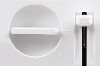 ハッピージャパンミシンの押え圧力調節機能
押えの圧力が布地の厚さに合わせて5段階から調節可能です。
ミシン